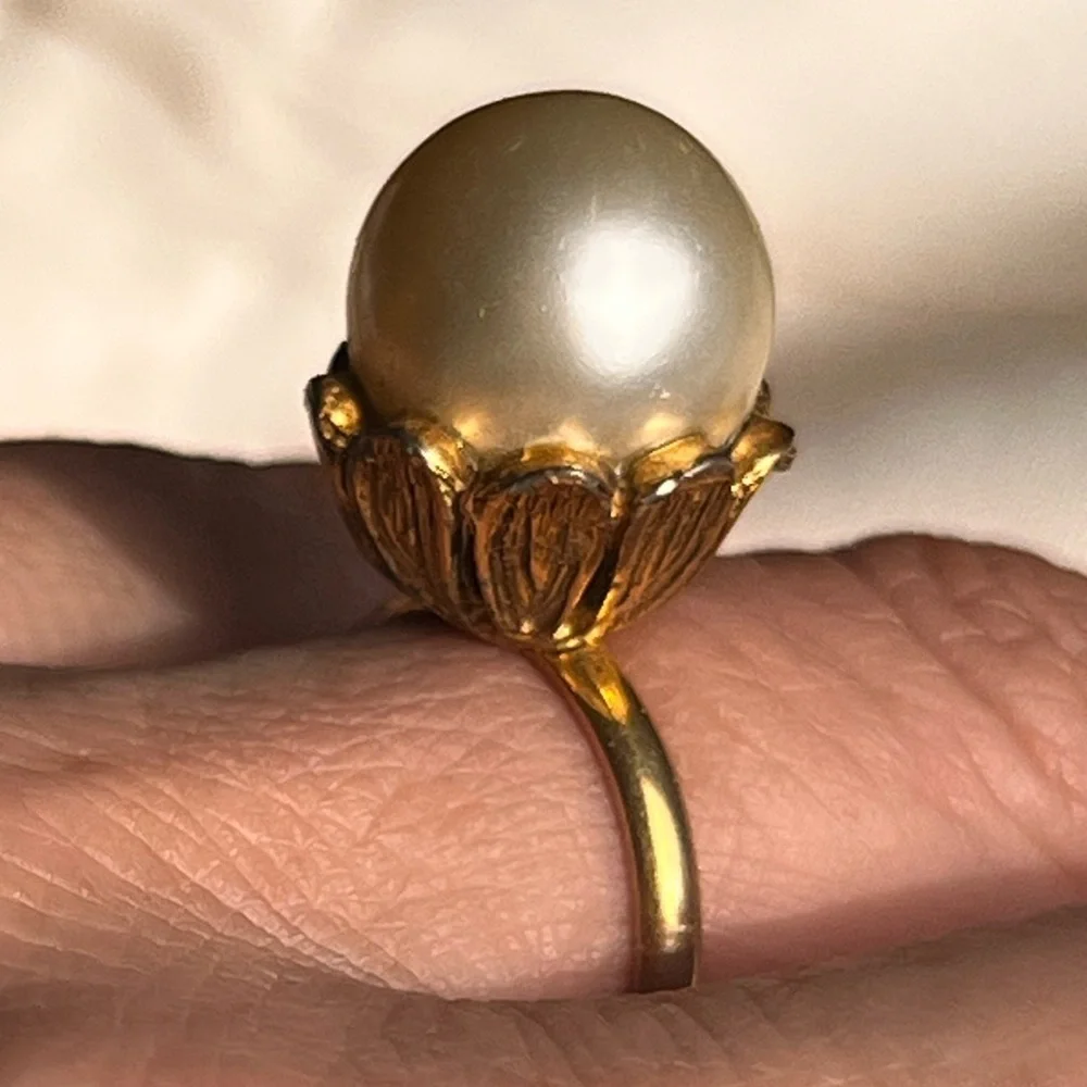 Vintage unsigned Miriam Haskell‎ Faux Pearl Gold-Tone Baroque adjustable ring